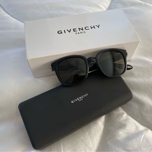 Givenchy Sunglasses GV 7000/s 807EJ - black